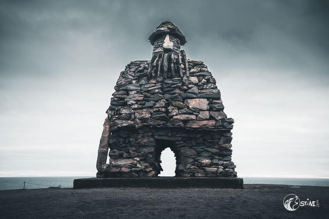 Bárður-Denkmal #iceland?? #nikond750?