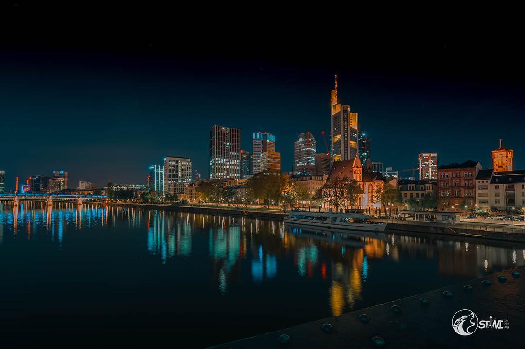 Skyline Frankfurt from Eisernen Steg by night #nikond750?