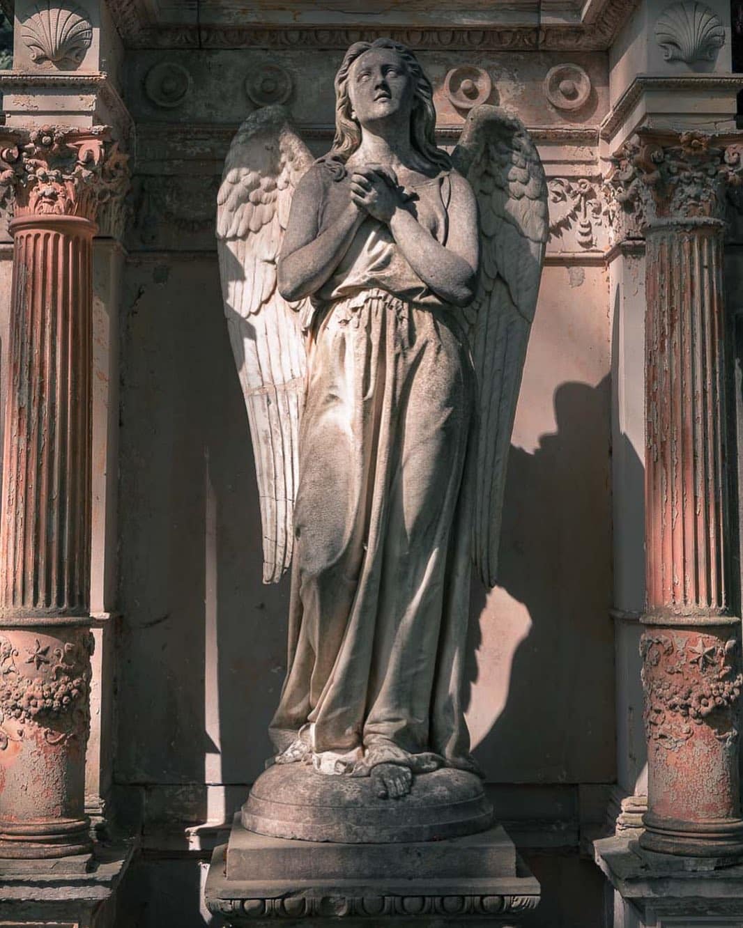 Angel - Statue on the Melaten in Cologne